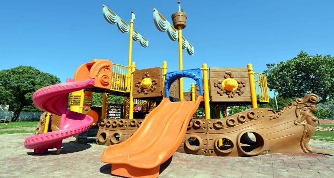 Aliağa’daki Uzunhasanlar çocuk oyun parkına kavuştu