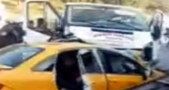 Minibüsle taksi çarpıştı: 2 ölü, 3 yaralı