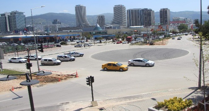 Belediye kavşağı kaldırdı, Bursa trafiği rahatladı