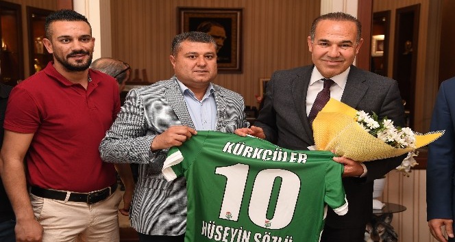 Kürkçülerspor’dan Başkan Sözlü’ye şampiyonluk forması