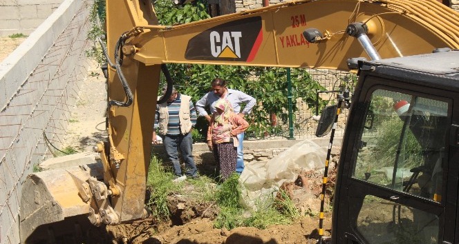 10 ay önce kaybolan yaşlı kadın için üzerine beton dökülmüş su kuyusu ve fosseptik çukuru açıldı