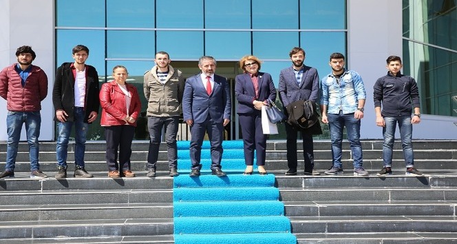 Eğitim Müşaviri Nesibova, Azerbaycan uyruklu öğrencilerle buluştu
