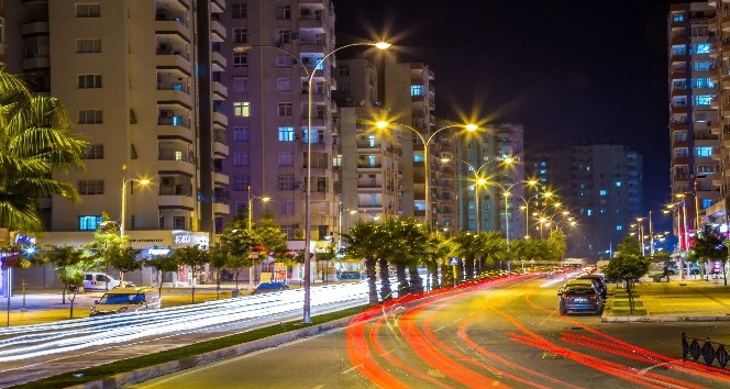 Adana’ya iki yılda 22.6 milyon liralık aydınlatma yatırımı yapıldı