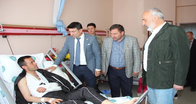 Başkan Vekili Doğan, yaralı askeri ziyaret etti