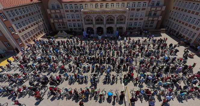 Merkezefendi Belediyesi’nden 400 öğrenciye bisiklet