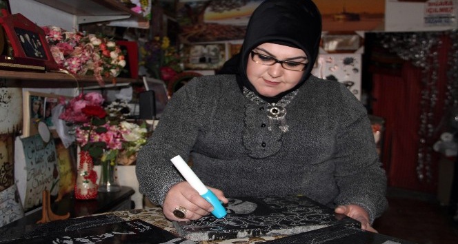 Dünyanın tek kadın granit sanatçısı mesleğini yaşatmaya çalışıyor