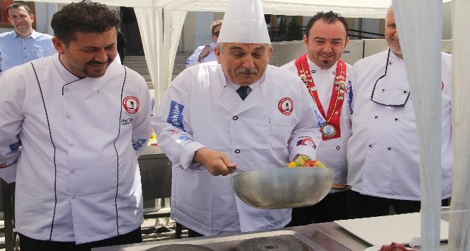 Başkan Yılmaz, Uluslararası Mutfak Günlerinde hünerlerini sergiledi