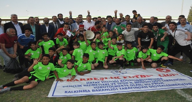 Suriyelilerin Kardeşlik Futbol Ligi’nde &quot;Hedef Akademi&quot; şampiyon