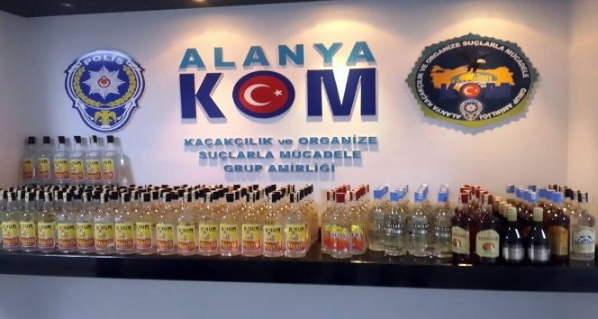 Antalya’da 375 şişe gümrük kaçağı içki ele geçirildi