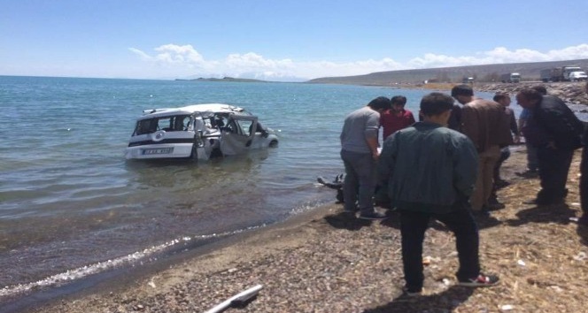 Ahlat’ta trafik kazası: 1 ölü 3 yaralı