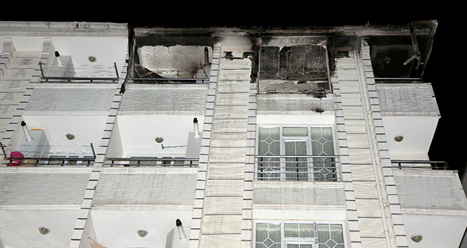 Esenyurt&#039;ta apartman dairesi havaya uçtu: 3 yaralı