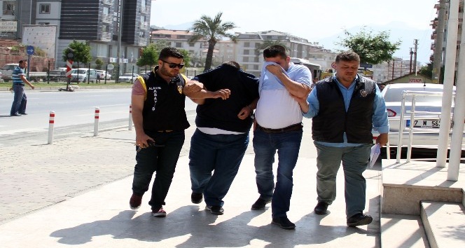 Çek-senet bozdurma bahanesiyle dolandırıcılık iddiası