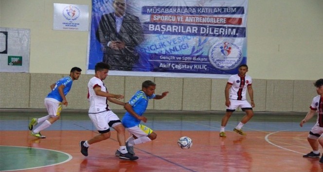 Futsal gençler yarı final müsabakaları başladı