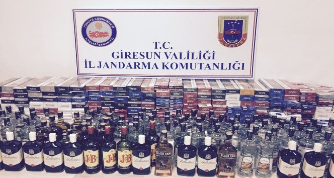 Gürcistan plakalı araçta kaçak sigara ve içki ele geçirildi
