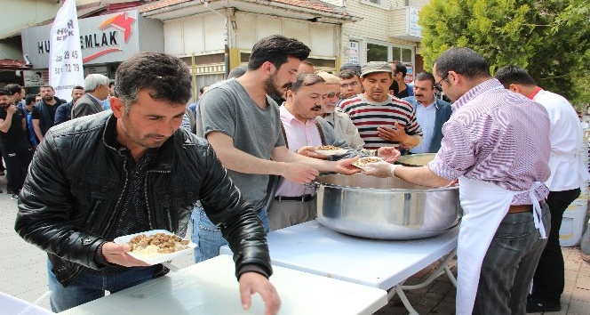 Karamanlı emlakçı referandum adağını yerine getirdi