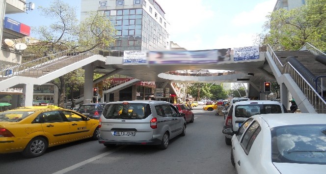 Mithatpaşa-Meşrutiyet üst geçidi kaldırılıyor