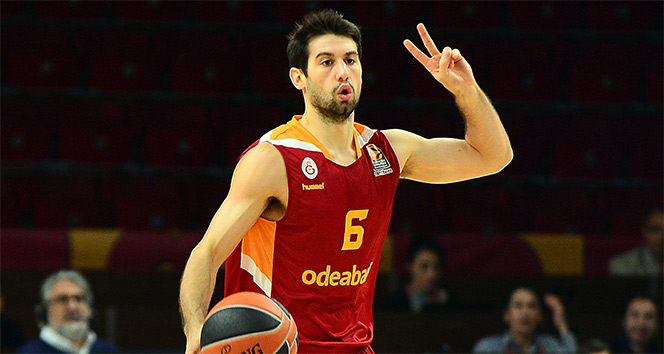 Fitipaldo: 'Herkesle kafa kafaya oynayacak bir ekibimiz var'