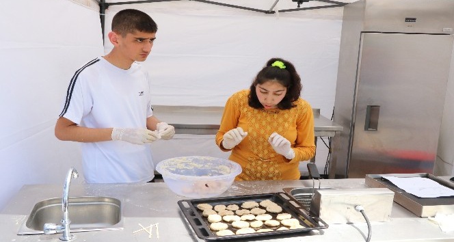 Yozgat’ta özel çocuklar pasta yaparak hünerlerini sergiledi