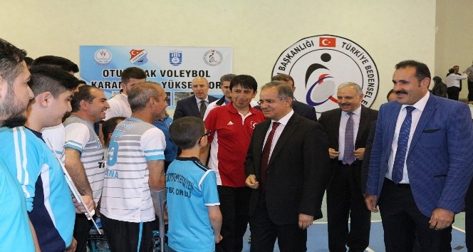 Oturarak Voleybol 2. Lig final müsabakaları Karaman’da başladı.