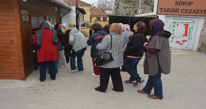 Emekli öğretmenler Sinop’u gezdi