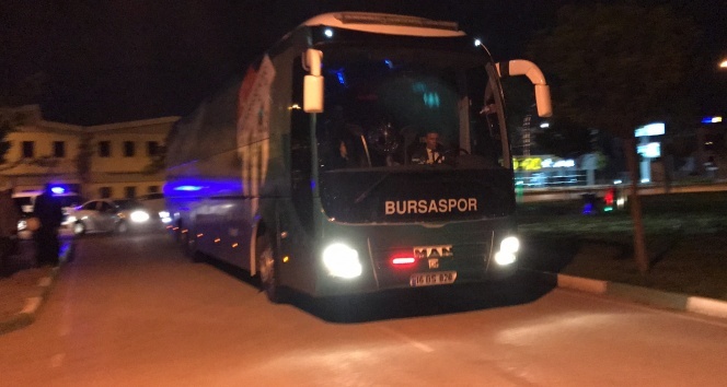 Bursaspor takım otobüsüne taşlı saldırı
