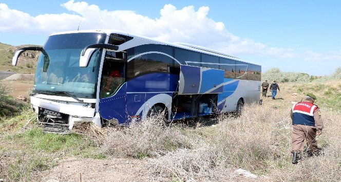 Yozgat’ta yolcu otobüsü tarlaya girdi: 10 yaralı