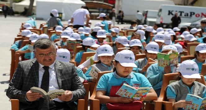 Başkan Akdoğan kitap okuma etkinliğine katıldı