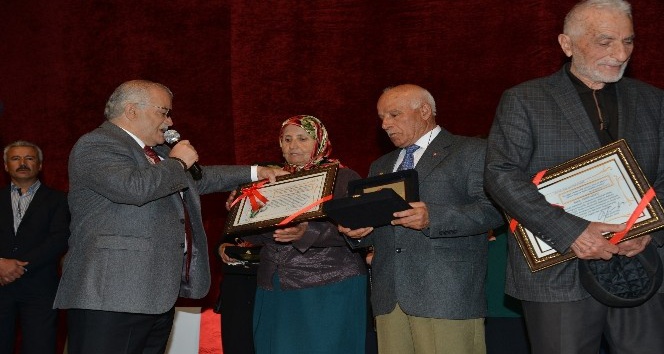 Vali Şentürk uzun evlilikleri ödüllendirdi