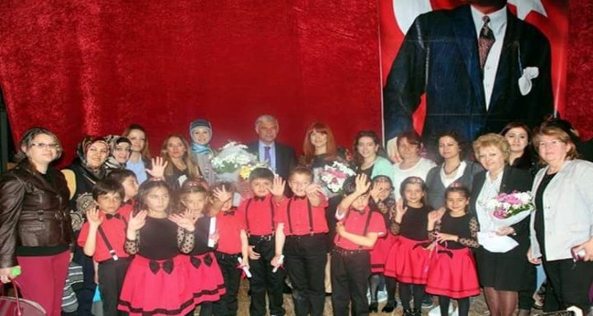 Anneler günü öncesi anaokulu öğrencilerinden annelerine sürpriz