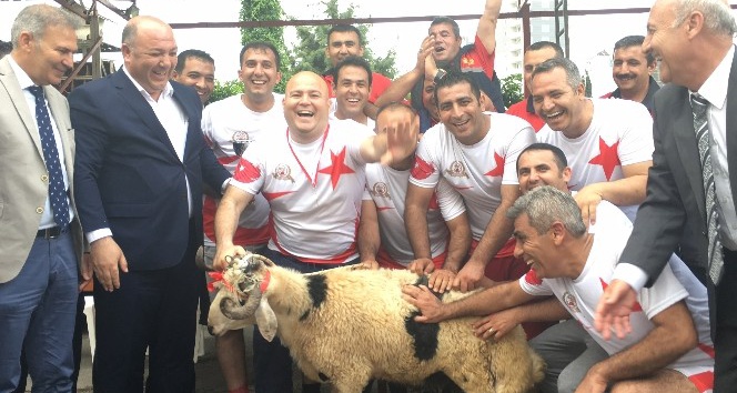 İtfaiyecilerin koç ödüllü voleybol turnuvası