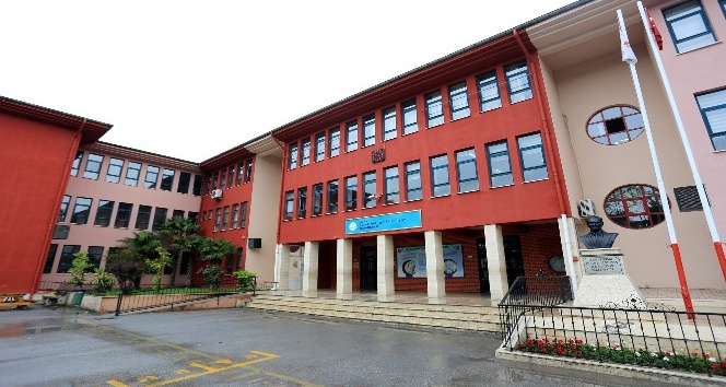 16 Türkiye birincisi çıkaran okul
