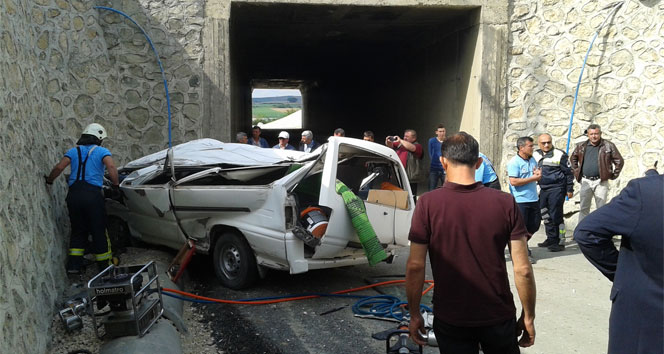 Otomobille çarpışan minibüs köprüden uçtu: 1 ölü, 1 yaralı