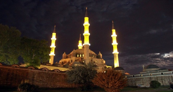 Selimiye Cami’nde Berat Kandili coşkusu
