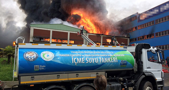 Trabzon&#039;da mobilya fabrikasında korkutan yangın