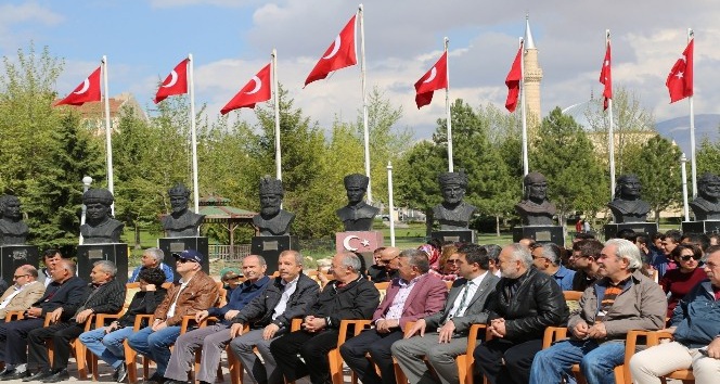 Başkan Akdoğan Türkçülük şöleni’ne katıldı