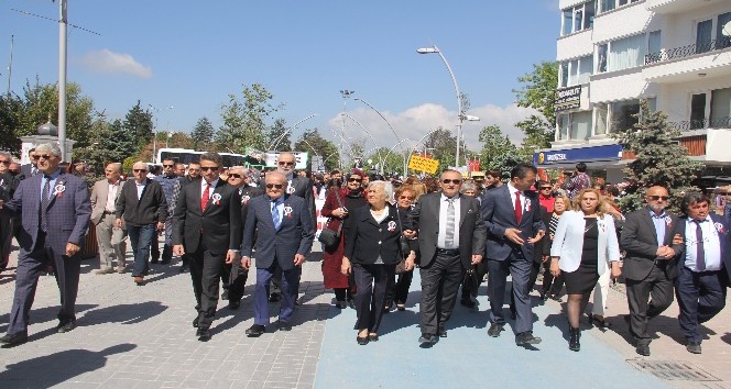 Yüzlerce kişi hayırsever işadamı, İzzet Baysal için yürüdü