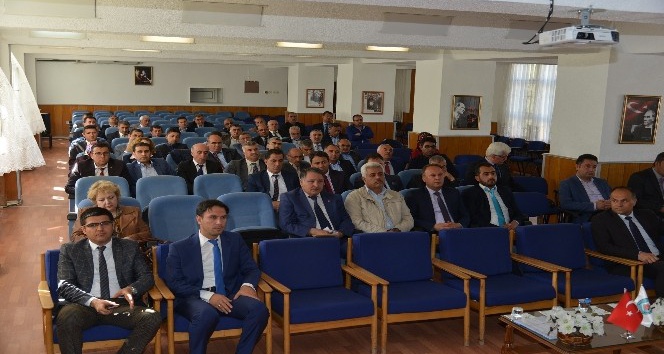 Vali okul müdürleri ile bir araya geldi
