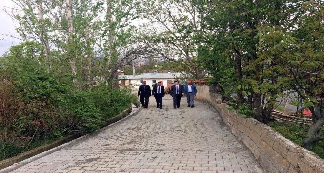 Erzincan köyleri kilit parkeli yollara kavuşuyor