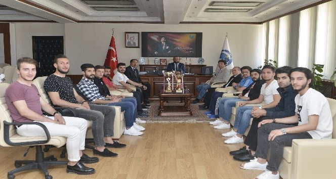 Rektör Akgül’den şampiyon takıma tebrik