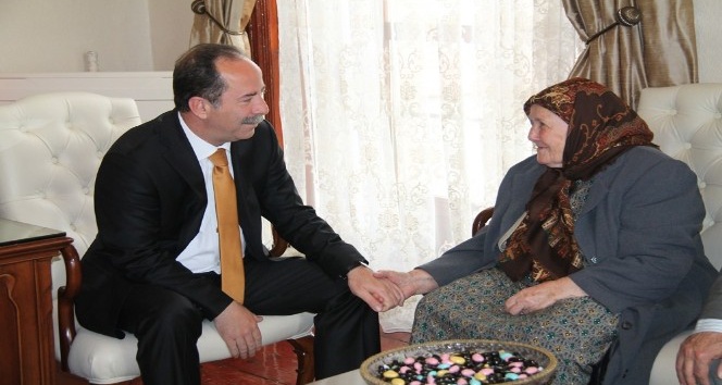 Edirne Belediye Başkanı Gürkan: &quot;Dünyadaki en masum duygu, anne sevgisi&quot;