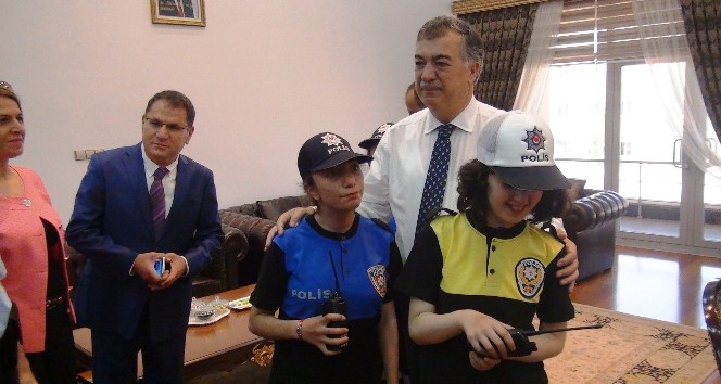 Osmaniye’de engelli çocuklar polis oldu