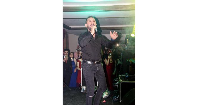 Ersan Er: “Türkiye’de üç ayda bir sanatçı harcanıyor”