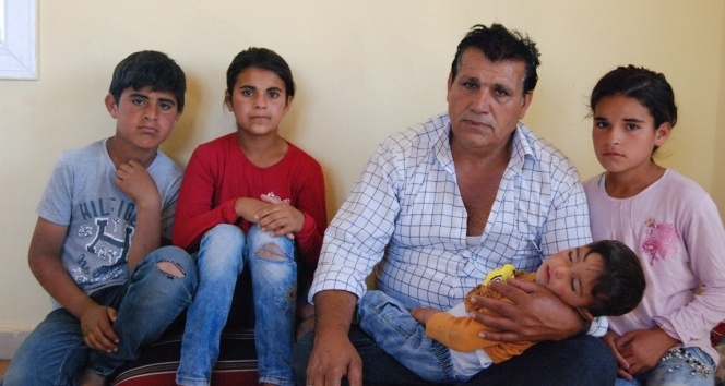 7 çocuk babası Cuma Akkan, 8 yıldır çocuklarına annelik yapıyor