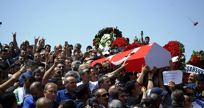 Binlerce kişi İbrahim Erkal&#039;ı son yolculuğuna uğurladı