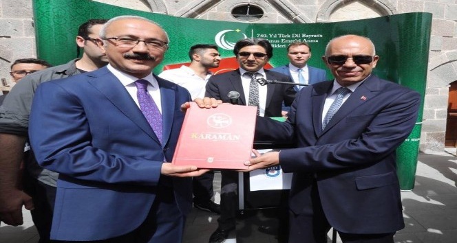 Bakan Elvan’a Karaman tarihini anlatan kitap hediye edildi