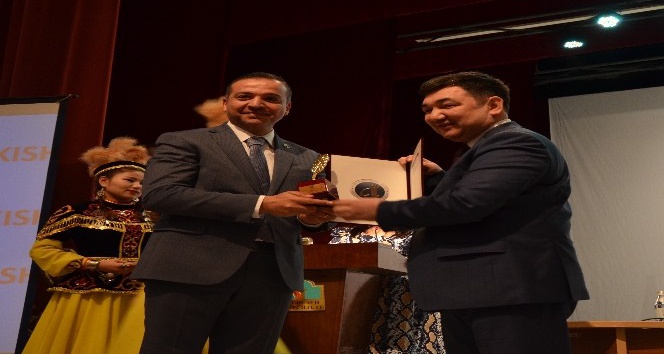 Türkistan’da AEÜ Öğretim Üyesi Zorlu’ya ödül