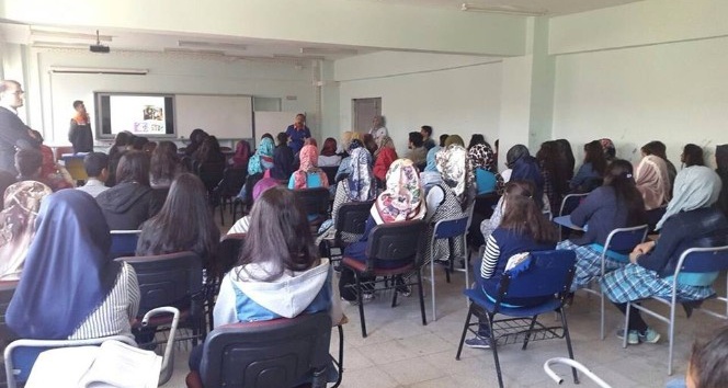 AFAD’ın okullardaki afet bilinci eğitimleri devam ediyor