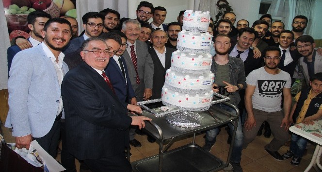 Huzur Erkek Öğrenci Yurdunda mezuniyet sevinci