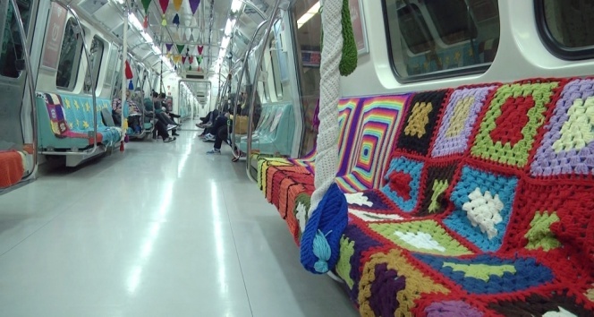 İstanbul metrosunda Anneler Günü sürprizi
