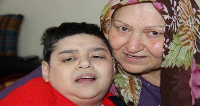 34 yıldır yatalak kızına bakan fedakar annenin tek isteği ‘tekerlekli sandalye’